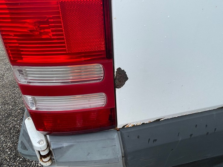 #2841-•-2010-freightliner-van-(has-wi-title)-image-30