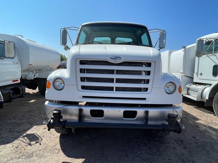 #1851-•-2000-sterling-7500-water-tank-truck-(has-nm-title)-image-3