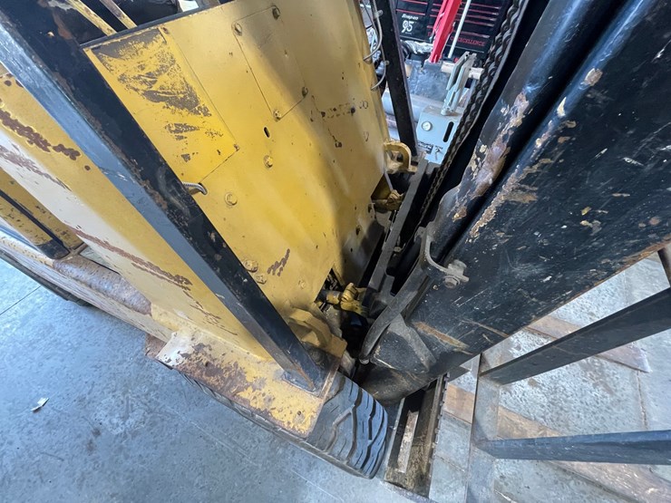 #133-•-cat-pneumatic-forklift-(shawano,-wi)-image-32