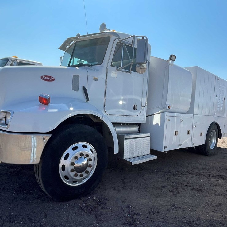 2004 PETERBILT 330
