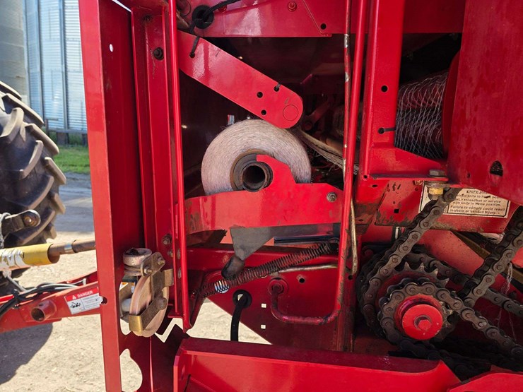 2009-new-holland-br7090-image-33