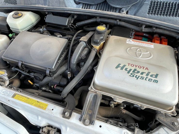 #1853-•-2002-toyota-prius-(title-in-delay)-image-53