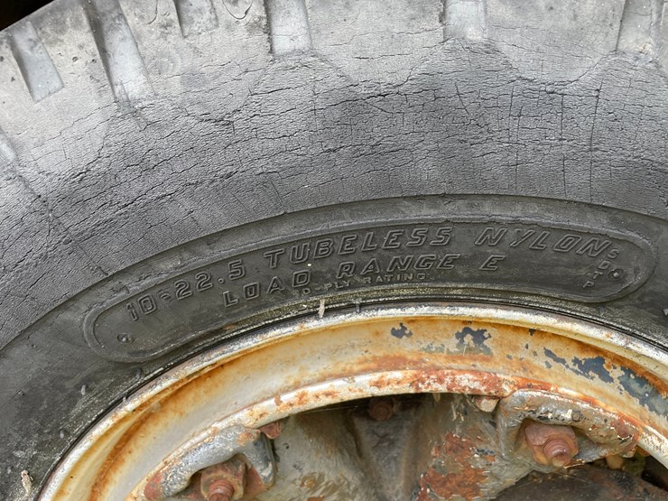 #6210-•-vintage-international-single-axle-dump-truck-(no-title)-image-8