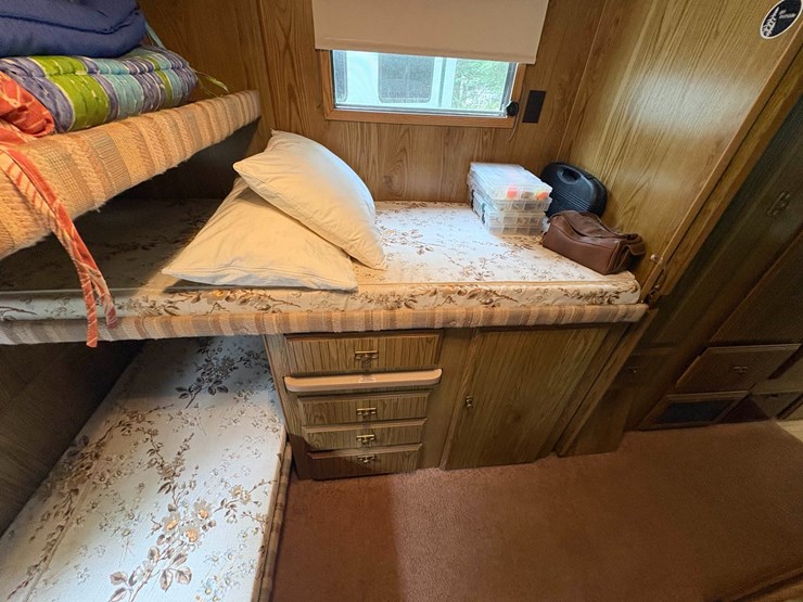 #5996-•-1989-fleetwood-resort-camper-(three-lakes,-wi)-(has-wi-title)-image-53