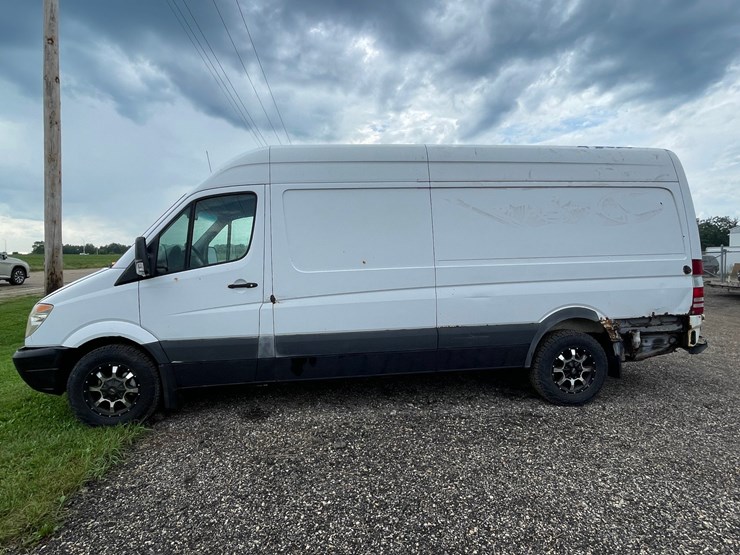 #2841-•-2010-freightliner-van-(has-wi-title)-image-8