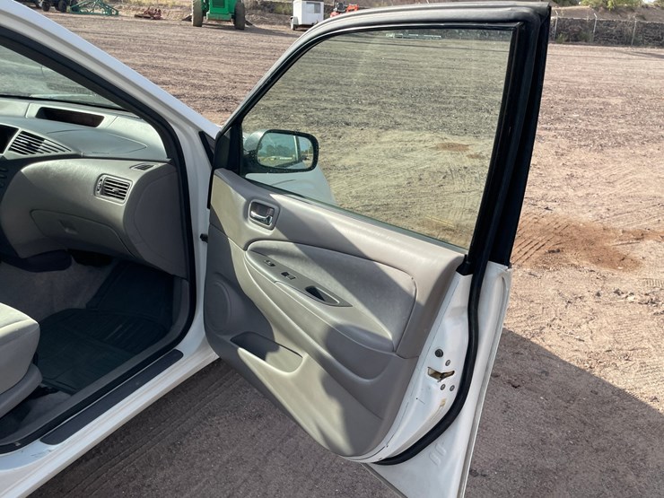 #1853-•-2002-toyota-prius-(title-in-delay)-image-68