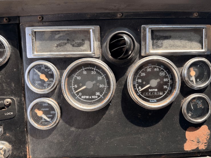 1996-ford-l8000-image-9