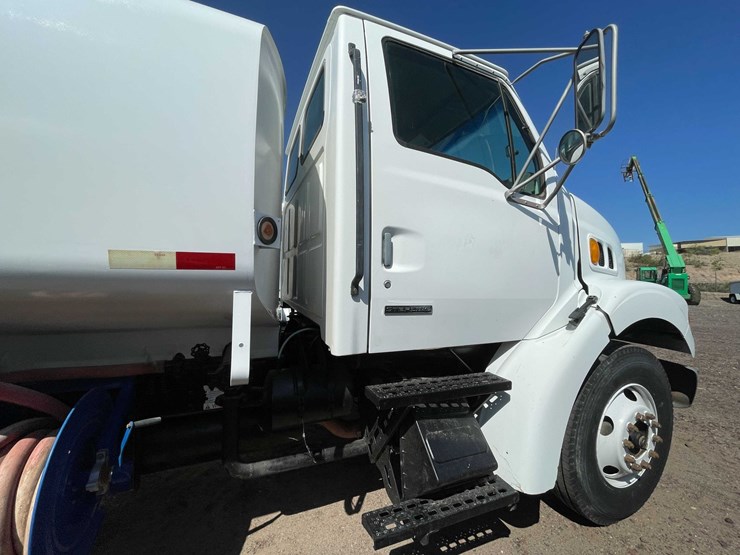 #1851-•-2000-sterling-7500-water-tank-truck-(has-nm-title)-image-76