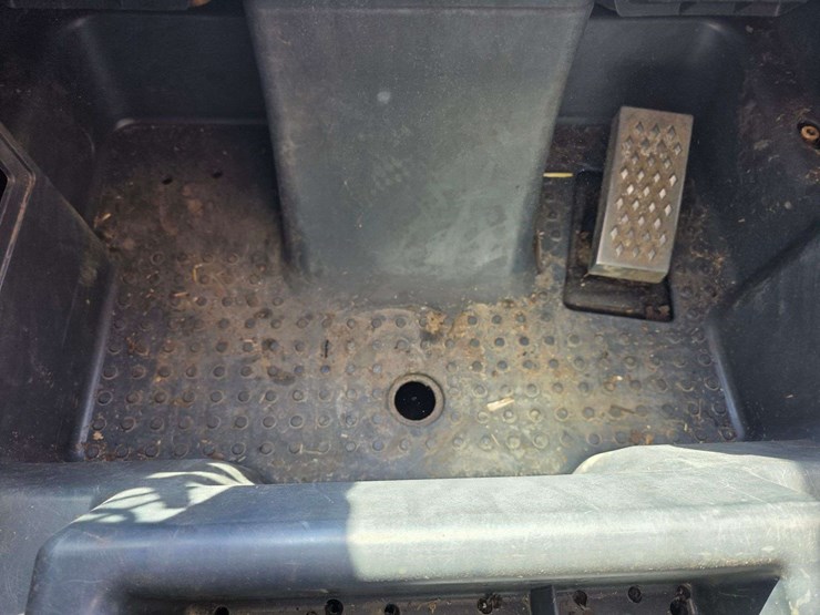 2016-deere-332d-image-49