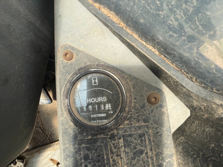 2010-caterpillar-553-image-43