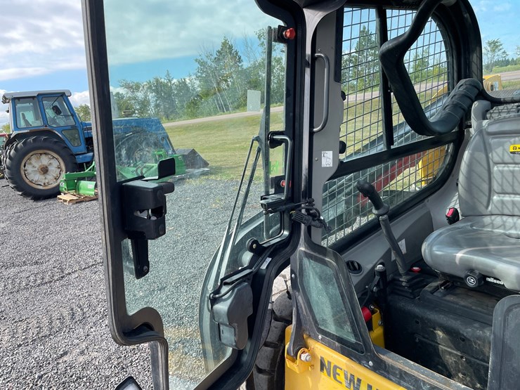 2021-new-holland-l316-image-35