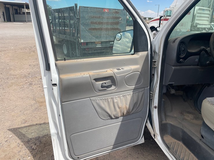 2000-ford-e350-image-20