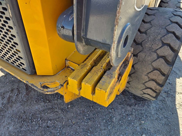 2016-deere-332d-image-26