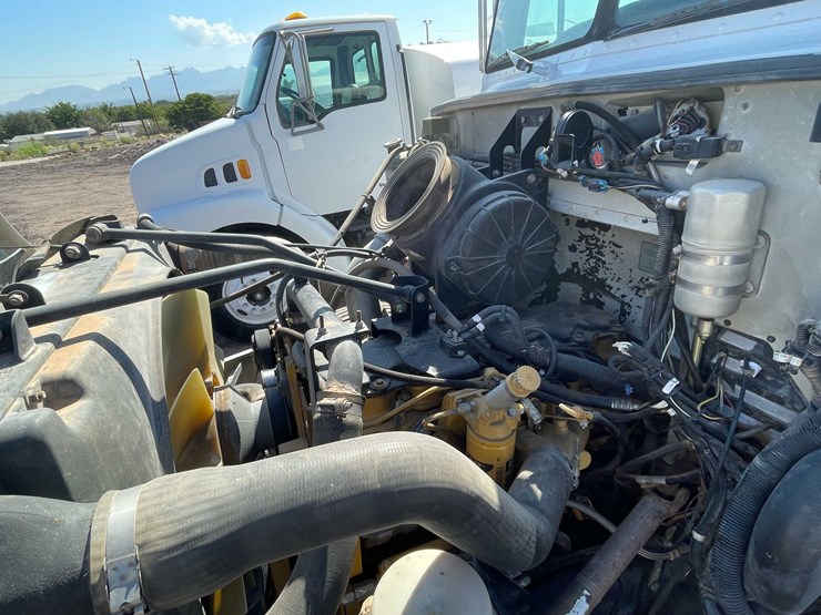 2004-peterbilt-330-image-56