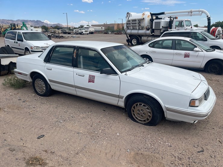 #1884-•-1994-pontiac-ciera,4-door-sedan-(has-nm-title)-(offsite-at-nmsu)-image-2