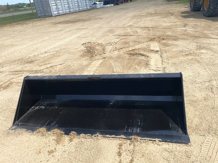 #2249-•-new-swict-84"-skid-steer-bucket-image-2