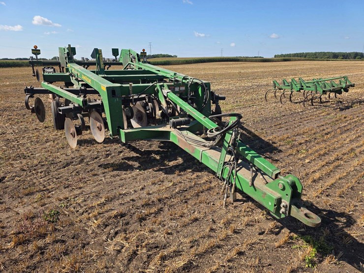 john-deere-2700-image-30