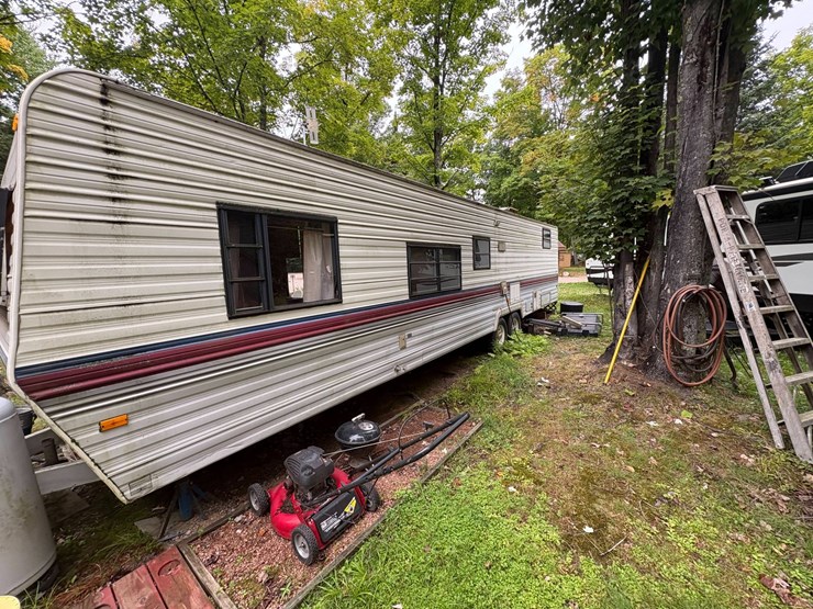 #5996-•-1989-fleetwood-resort-camper-(three-lakes,-wi)-(has-wi-title)-image-9