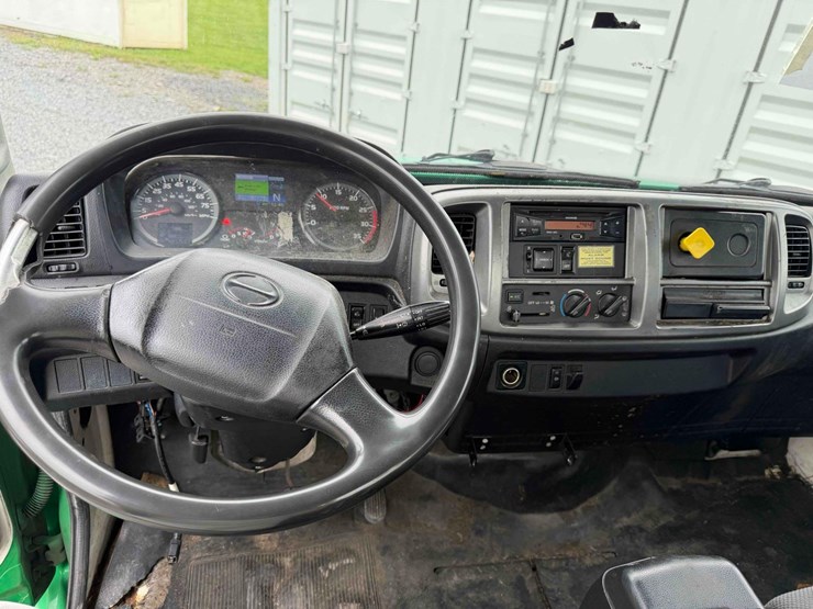 2015-hino-338-image-30