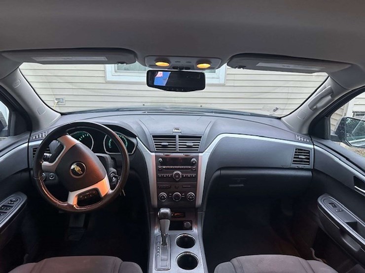 2011-chevrolet-traverse-image-27