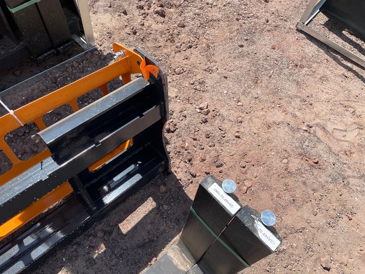 #2422-•-unused-2026-landhonor-pallet-fork-attachment-image-4