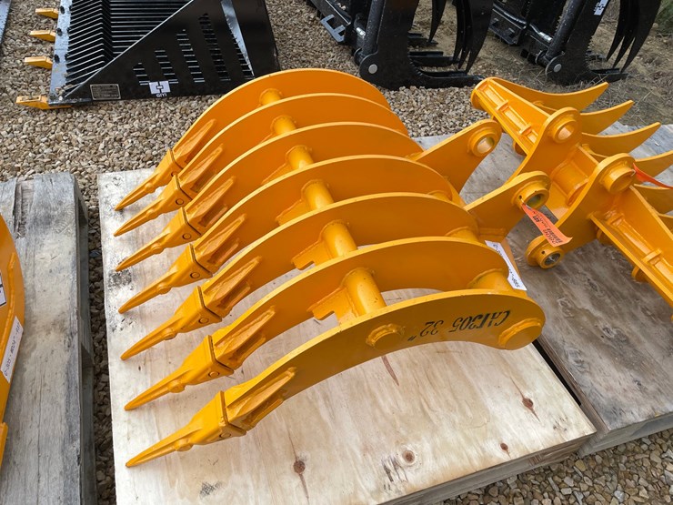 caterpillar-305-image-2