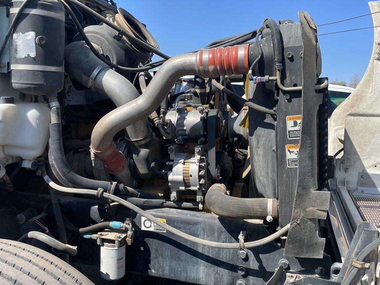 2004-peterbilt-330-image-62