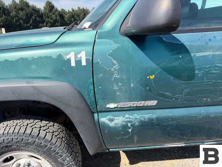 2002-chevrolet-silverado-2500-image-12