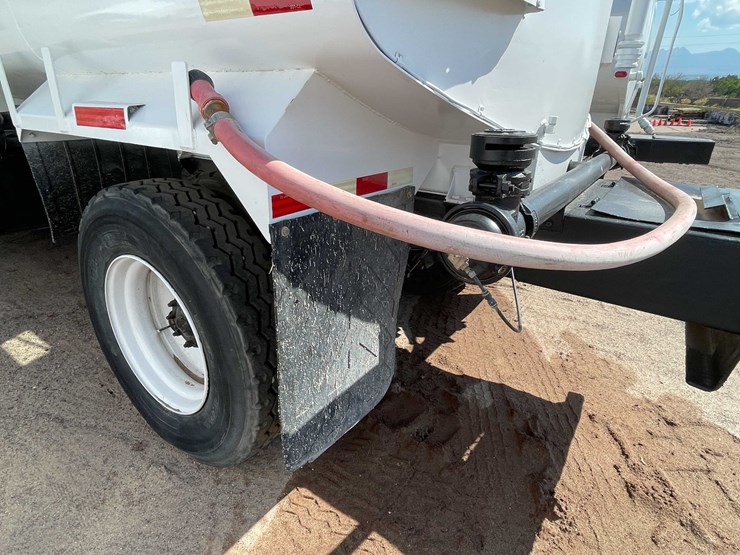 #1851-•-2000-sterling-7500-water-tank-truck-(has-nm-title)-image-89