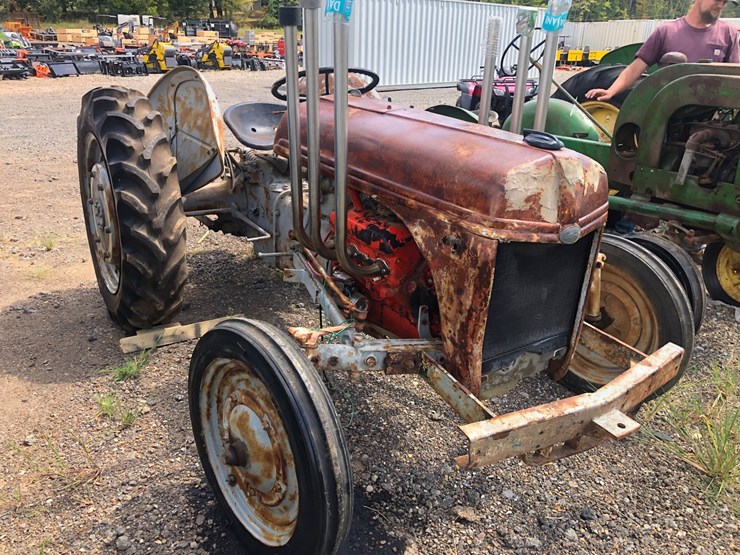 ford-tractor-image-3