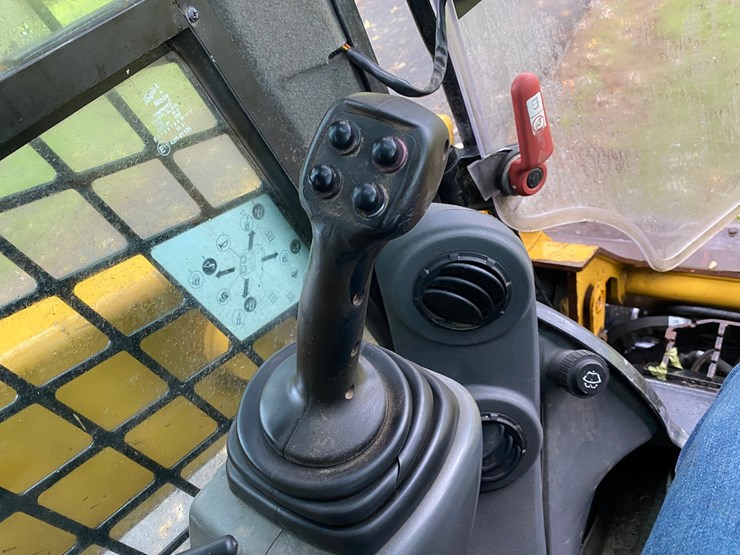 2019-caterpillar-259d-image-46