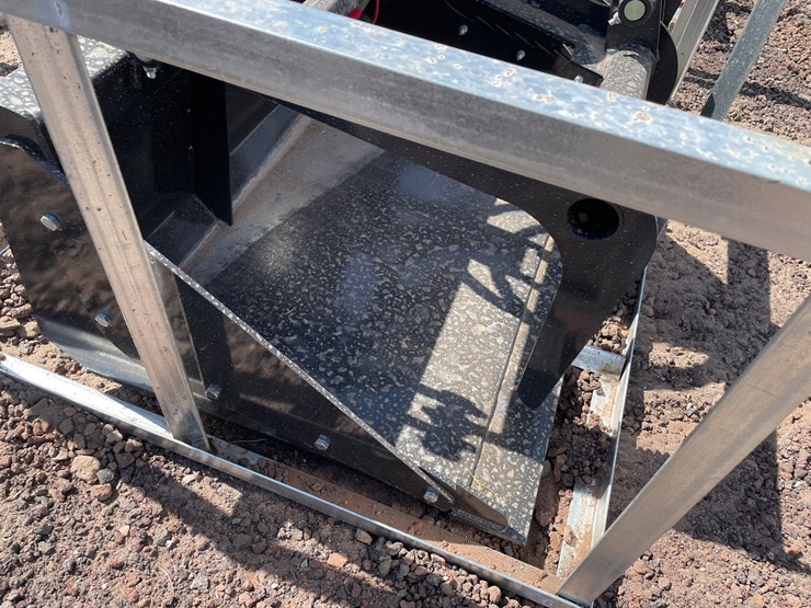 #2411-•-unused-2026-landhonor-mini-skid-steer-grapple-bucket-image-3