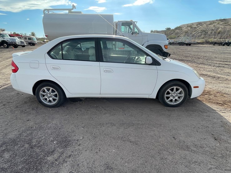 #1853-•-2002-toyota-prius-(title-in-delay)-image-62