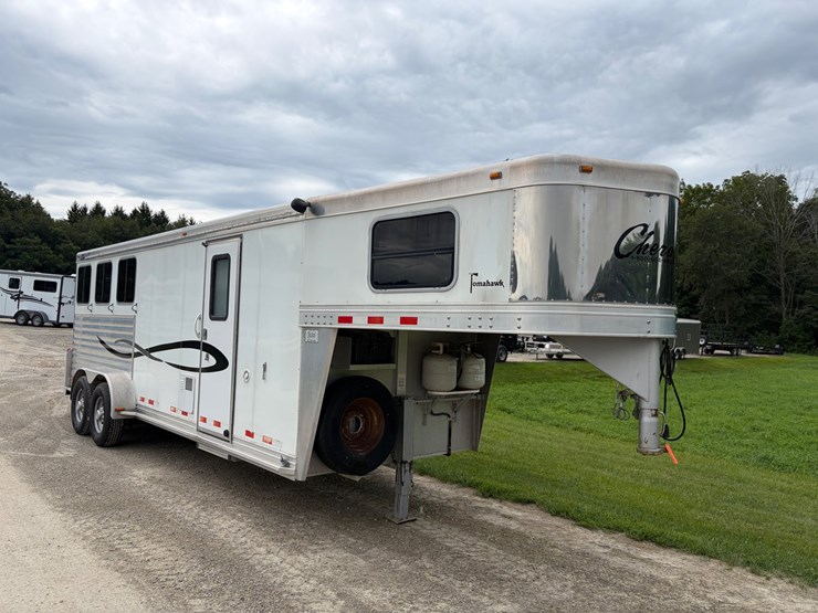 #708-•-2007-cherokee-3-horse-slant-gooseneck-trailer-(has-wi-title)(helenville,-wi)-image-4