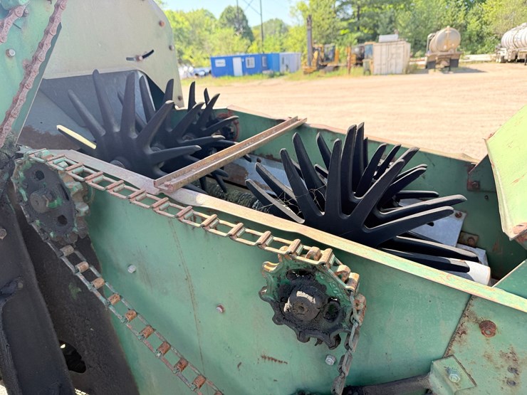 #620-•-new-idea-corn-picker-(rogers,-mn)-image-12