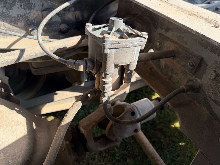 1975-ford-8000-image-67