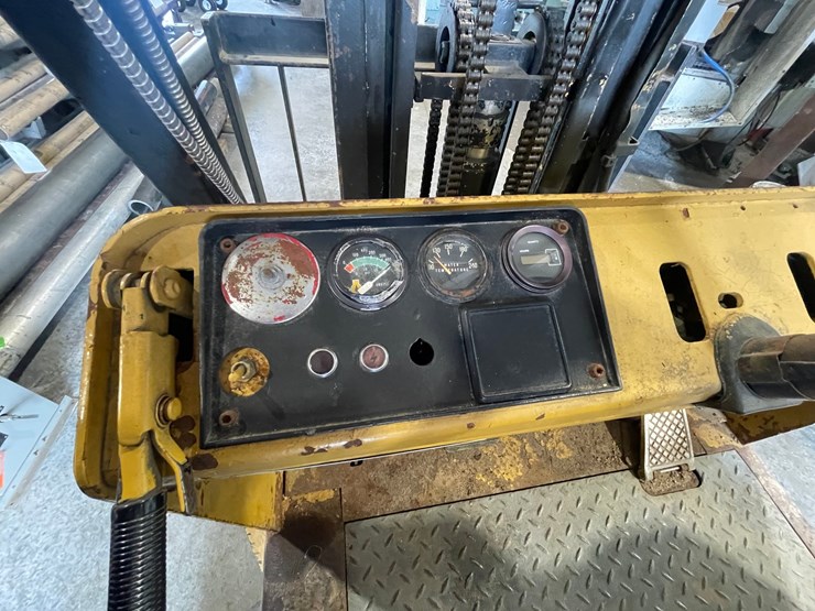 #133-•-cat-pneumatic-forklift-(shawano,-wi)-image-47