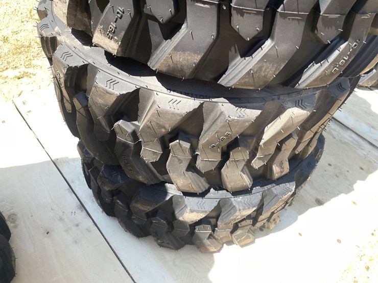 #2209-•-(4)-forerunner-10-16.5-radial-tires-image-10