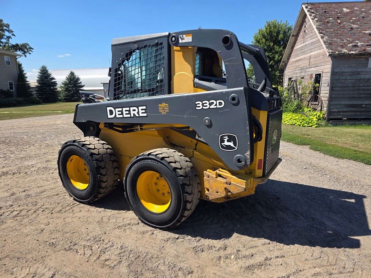 2016-deere-332d-image-13
