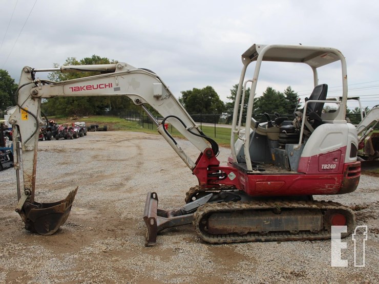 takeuchi-tb240-image-2