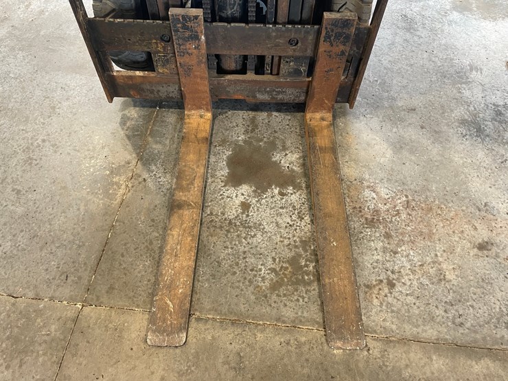 #133-•-cat-pneumatic-forklift-(shawano,-wi)-image-37