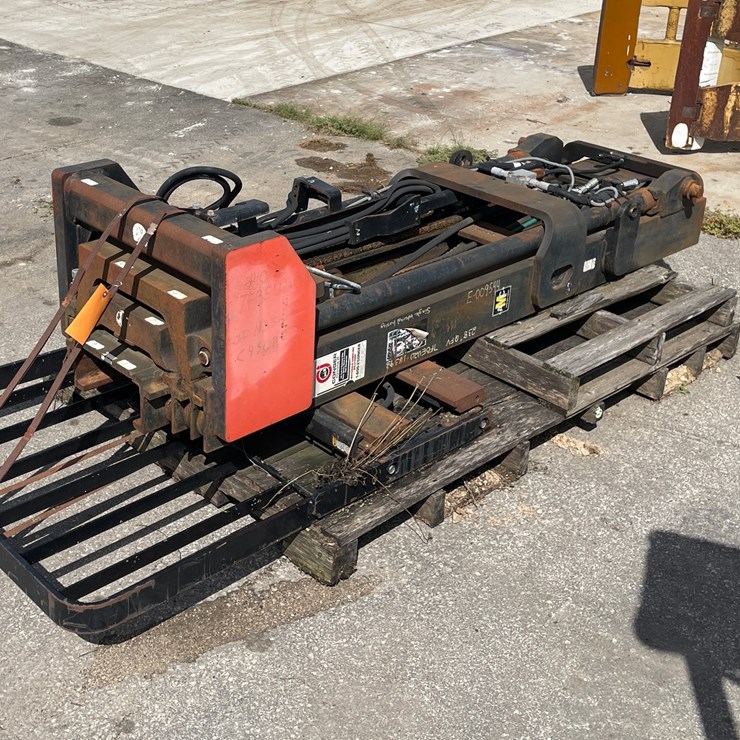 #6321 • Toyota Forklift Mast (Shawano, WI)