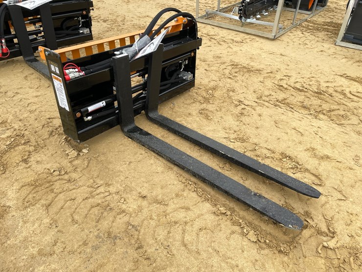#2532-•-new-wolverine-pallet-fork-with-hydraulic-adjustable-image-3