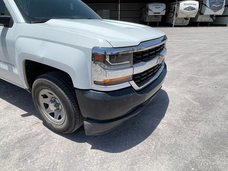 #1864-•-2018-chevy-work-truck-(has-nm-title)-image-24