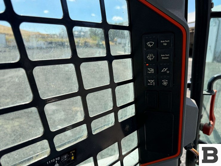 2021-bobcat-t66-image-50