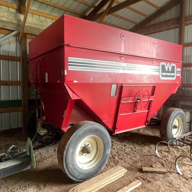 #520 • Westendorf WW425 Gravity Wagon (Fall Creek, WI)