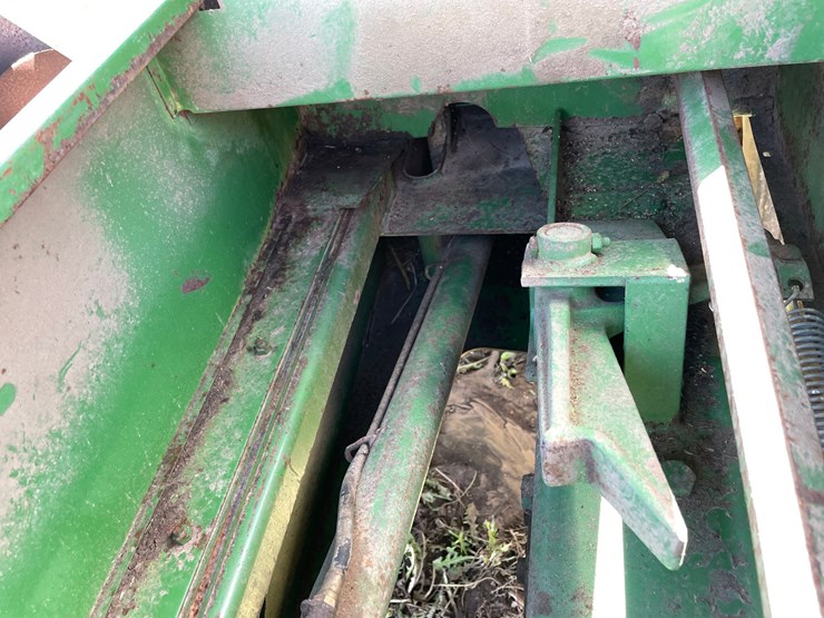 john-deere-336-image-27