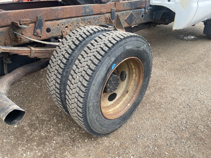 2005-ford-f550-xl-image-34