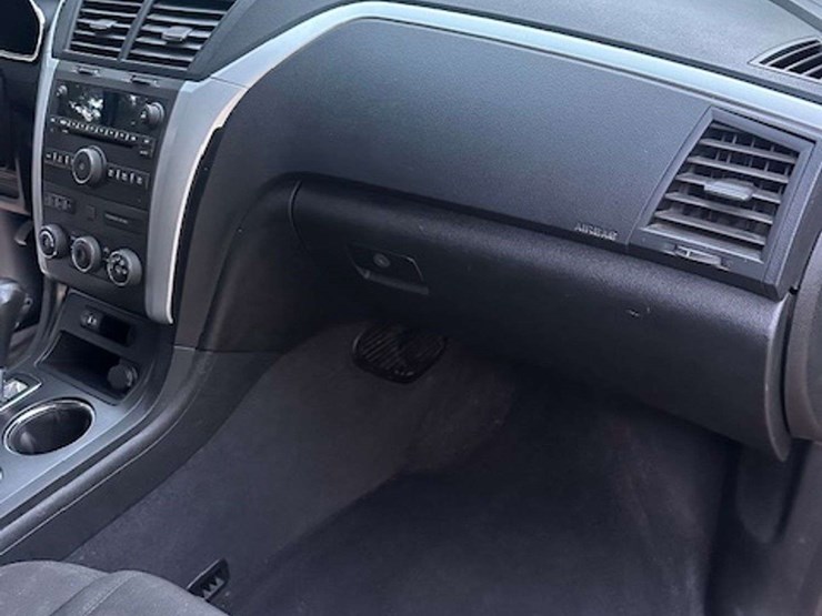 2011-chevrolet-traverse-image-21