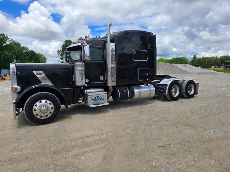 2014-peterbilt-389-image-5